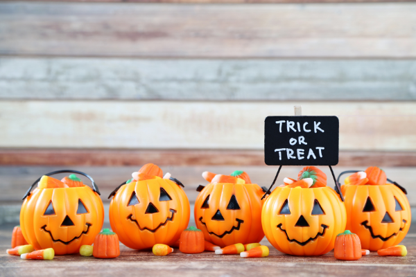 Jack-o-lantern, Halloween candy, Trick or treat sign