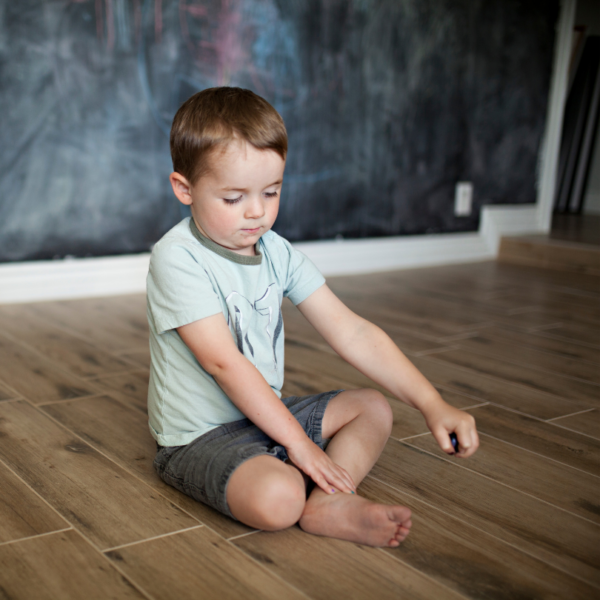 Child sitting on the floor
